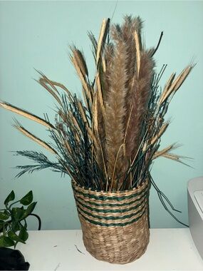 Natural Dried Grass Pampas Arrangement in Woven Basket Vase